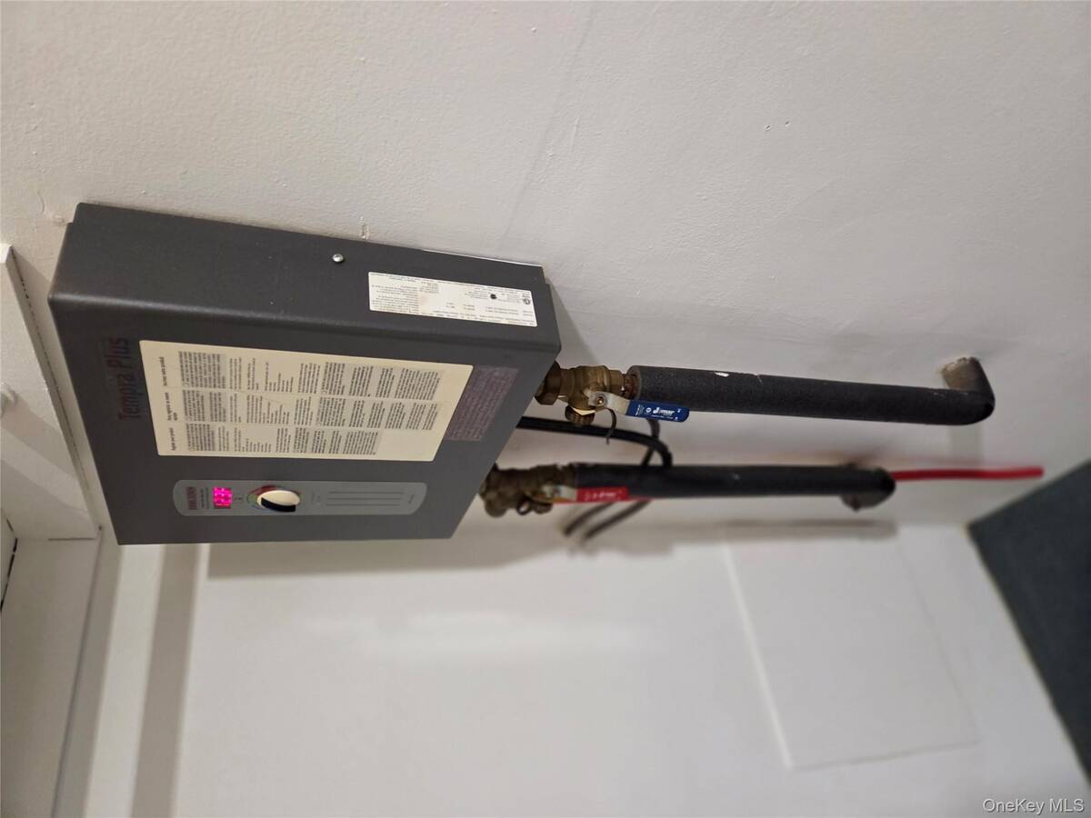 #9 photo, 40-171 W 4th Street, Patchogue , NY 11772