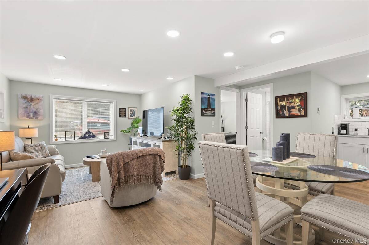 #18 photo, 336 Dix Hills Road, Dix Hills , NY 11747