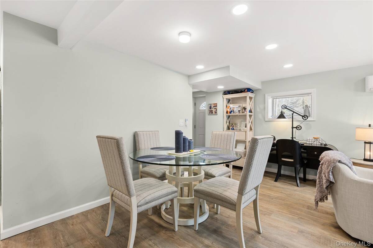 #21 photo, 336 Dix Hills Road, Dix Hills , NY 11747