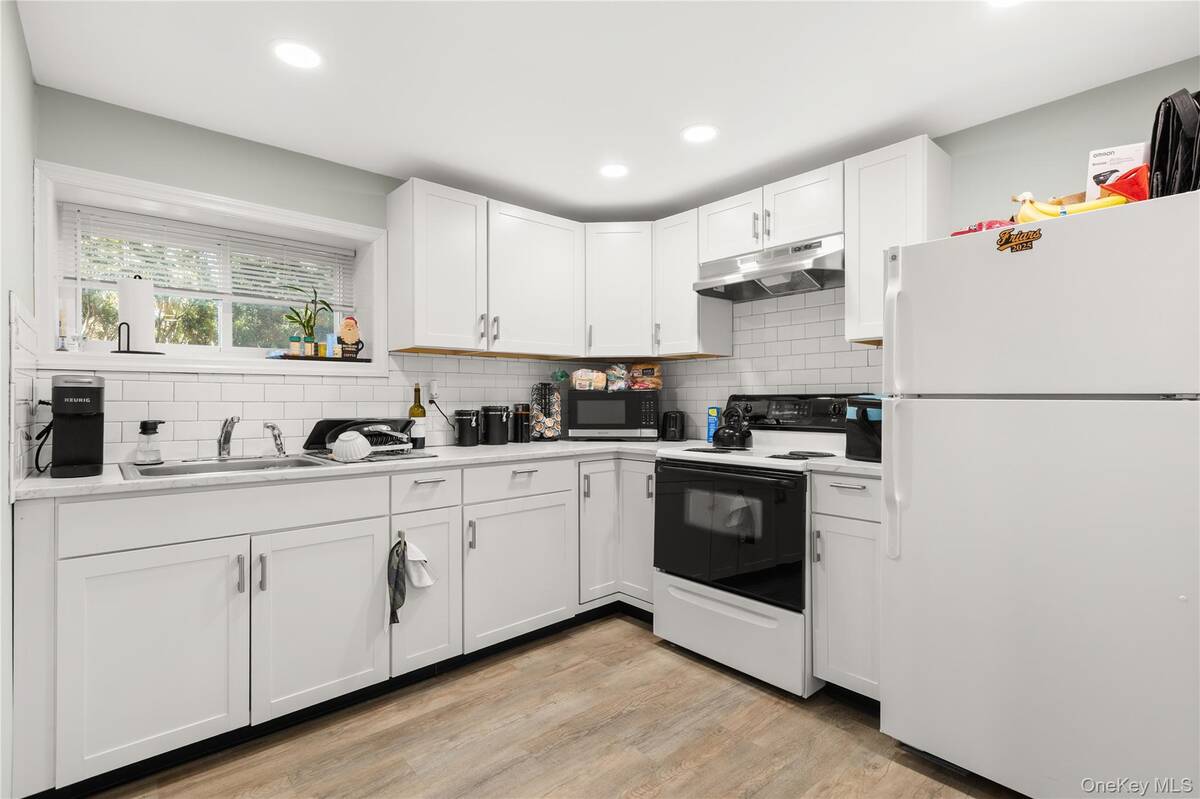 #22 photo, 336 Dix Hills Road, Dix Hills , NY 11747