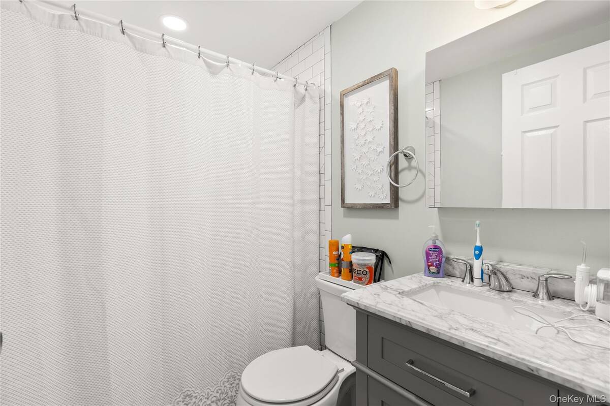 #23 photo, 336 Dix Hills Road, Dix Hills , NY 11747