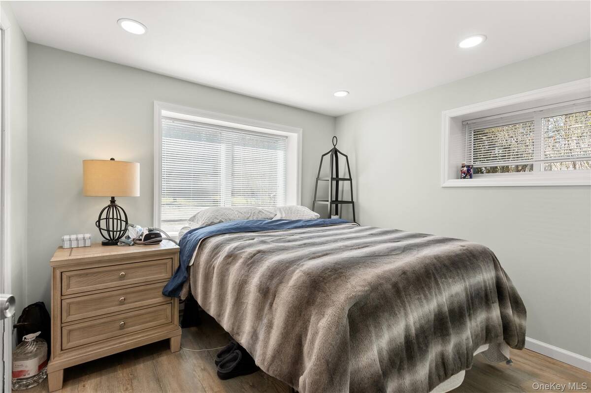 #24 photo, 336 Dix Hills Road, Dix Hills , NY 11747