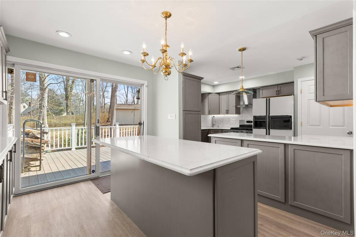 #4 photo, 336 Dix Hills Road, Dix Hills , NY 11747