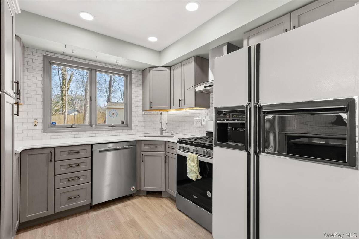 #6 photo, 336 Dix Hills Road, Dix Hills , NY 11747