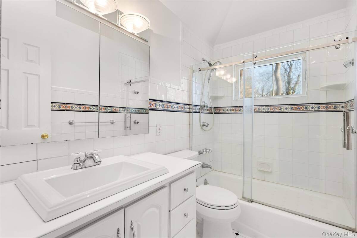 #7 photo, 336 Dix Hills Road, Dix Hills , NY 11747