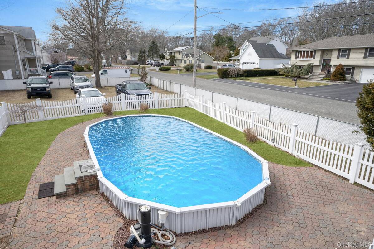 #27 photo, 83 Revilo Avenue, Shirley , NY 11967