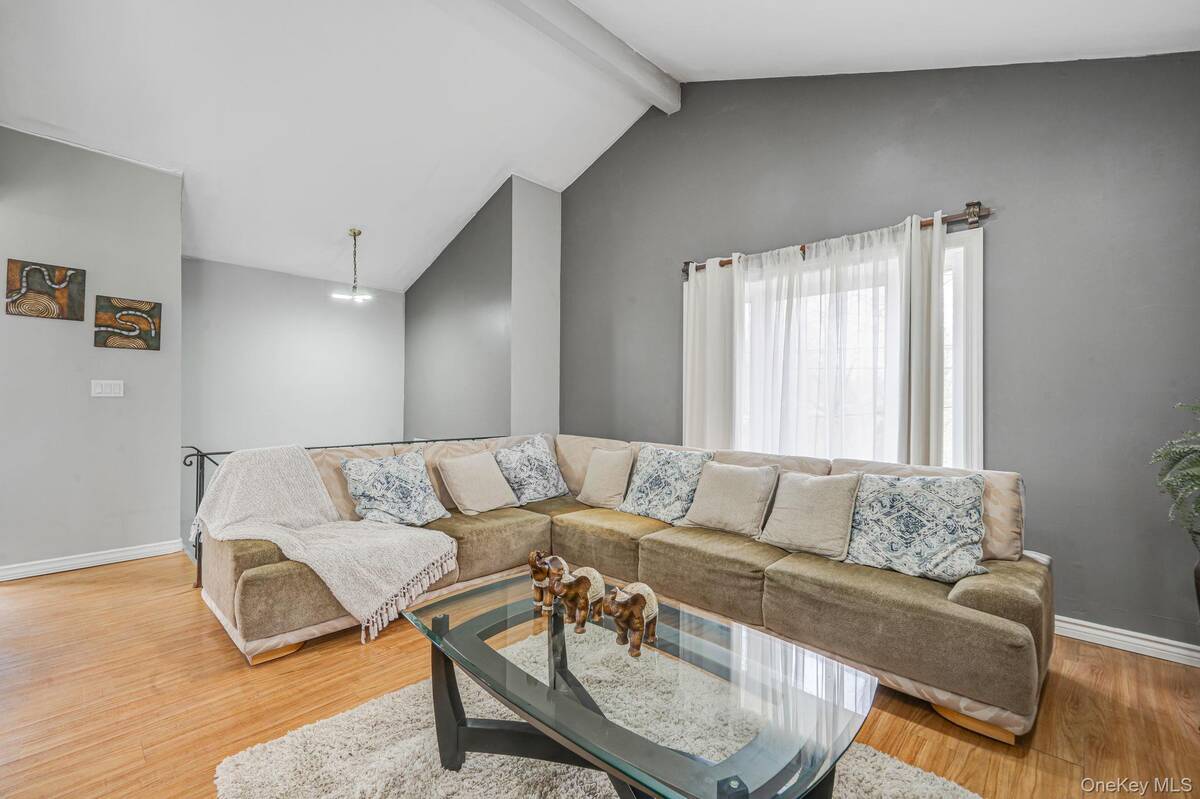 #4 photo, 83 Revilo Avenue, Shirley , NY 11967