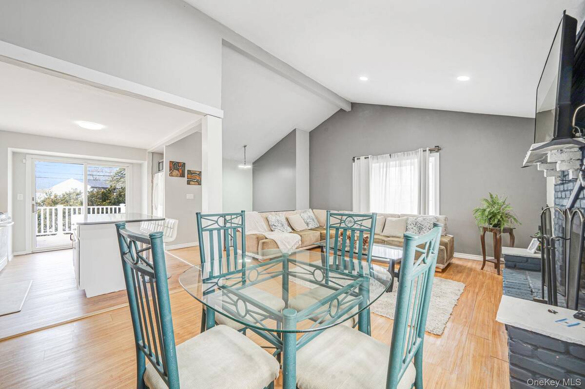 #6 photo, 83 Revilo Avenue, Shirley , NY 11967