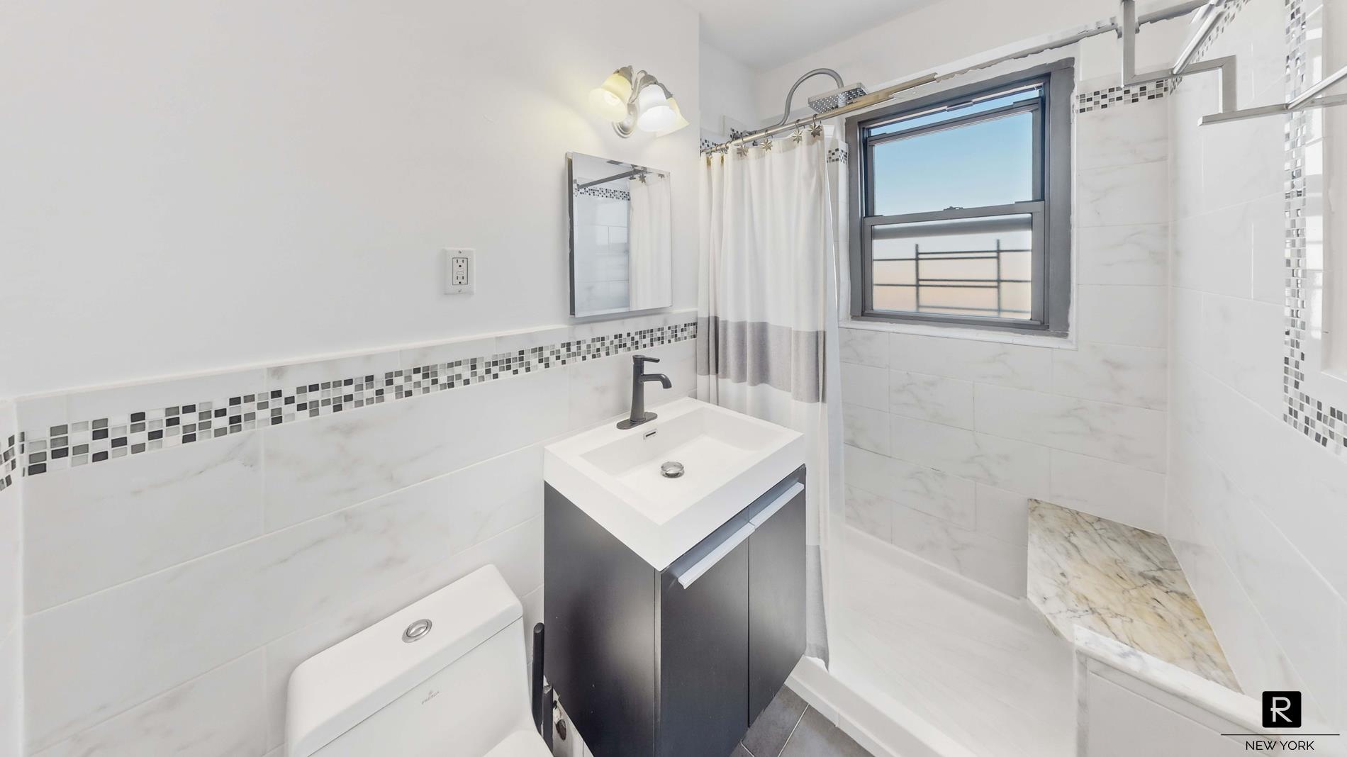 #12 photo, 1020 Grand Concourse, ब्रोंक्स Concourse , NY 10451