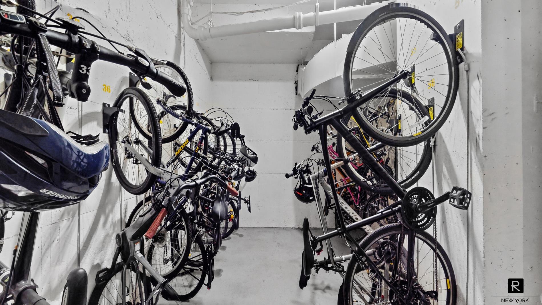 #14 photo, 1020 Grand Concourse, ब्रोंक्स Concourse , NY 10451