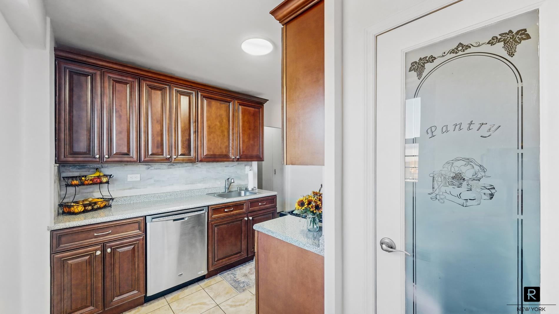 #7 photo, 1020 Grand Concourse, ब्रोंक्स Concourse , NY 10451