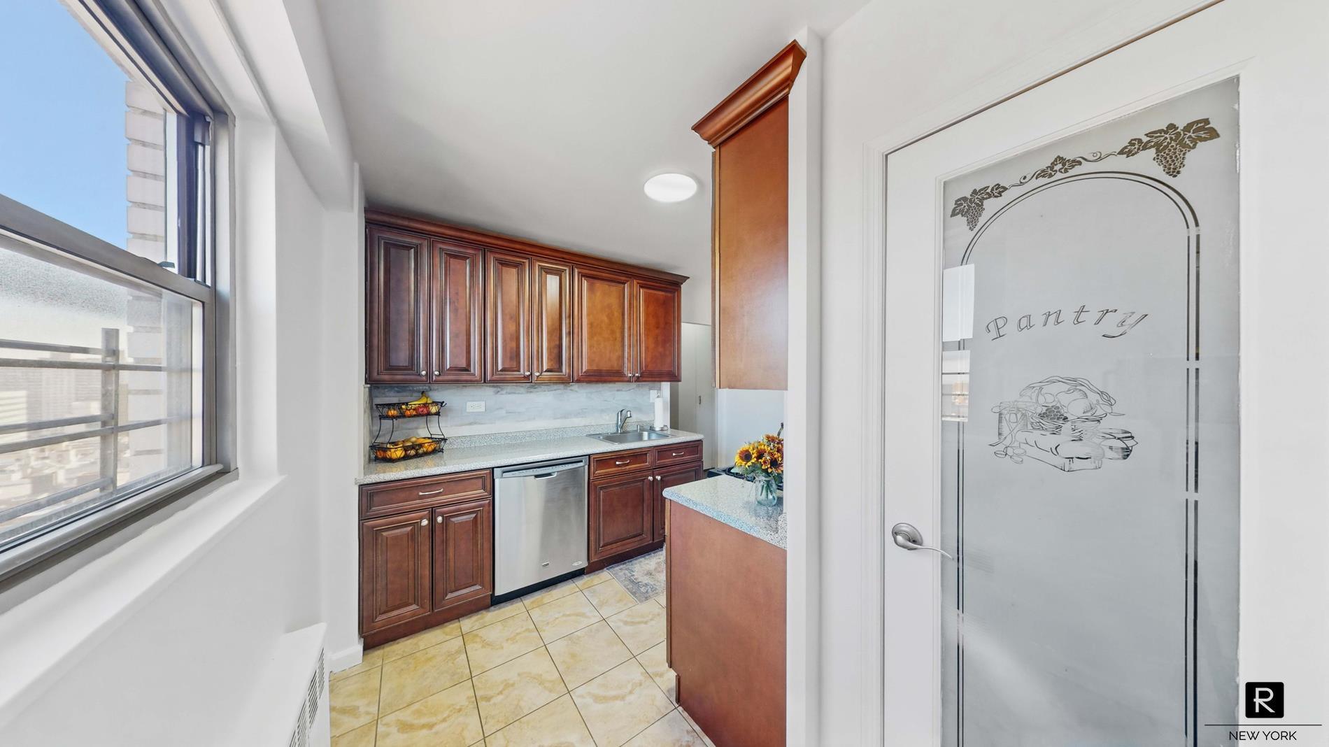 #8 photo, 1020 Grand Concourse, ब्रोंक्स Concourse , NY 10451