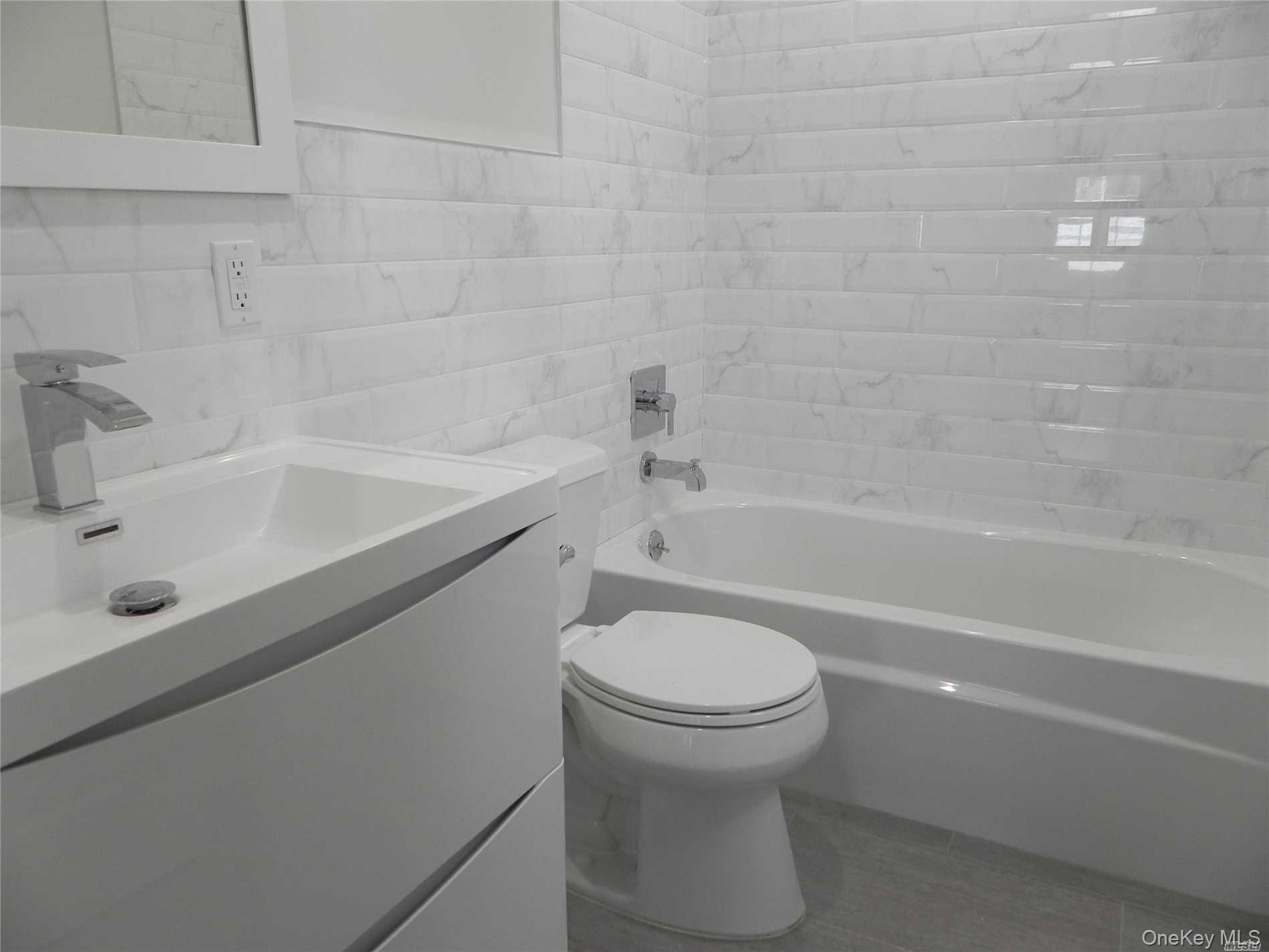 #17 photo, 3 Bryant Avenue, Roslyn , NY 11576