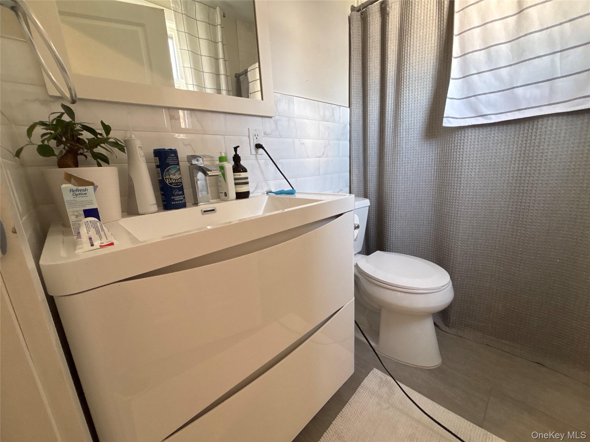 #18 photo, 3 Bryant Avenue, Roslyn , NY 11576