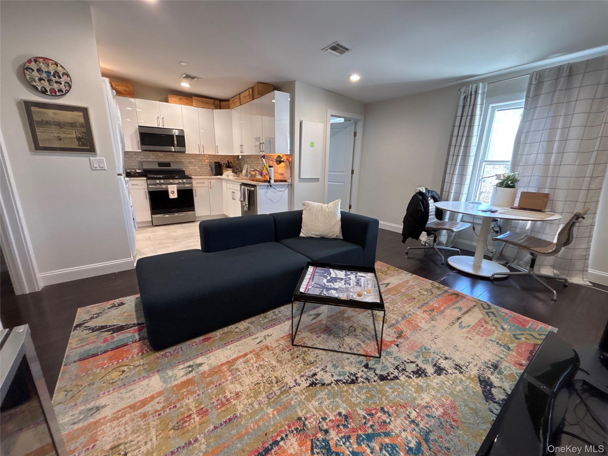 #4 photo, 3 Bryant Avenue, Roslyn , NY 11576