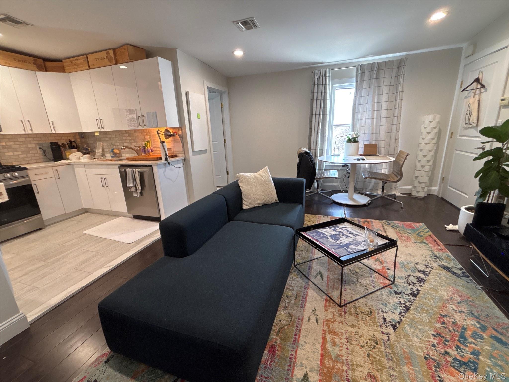 #6 photo, 3 Bryant Avenue, Roslyn , NY 11576