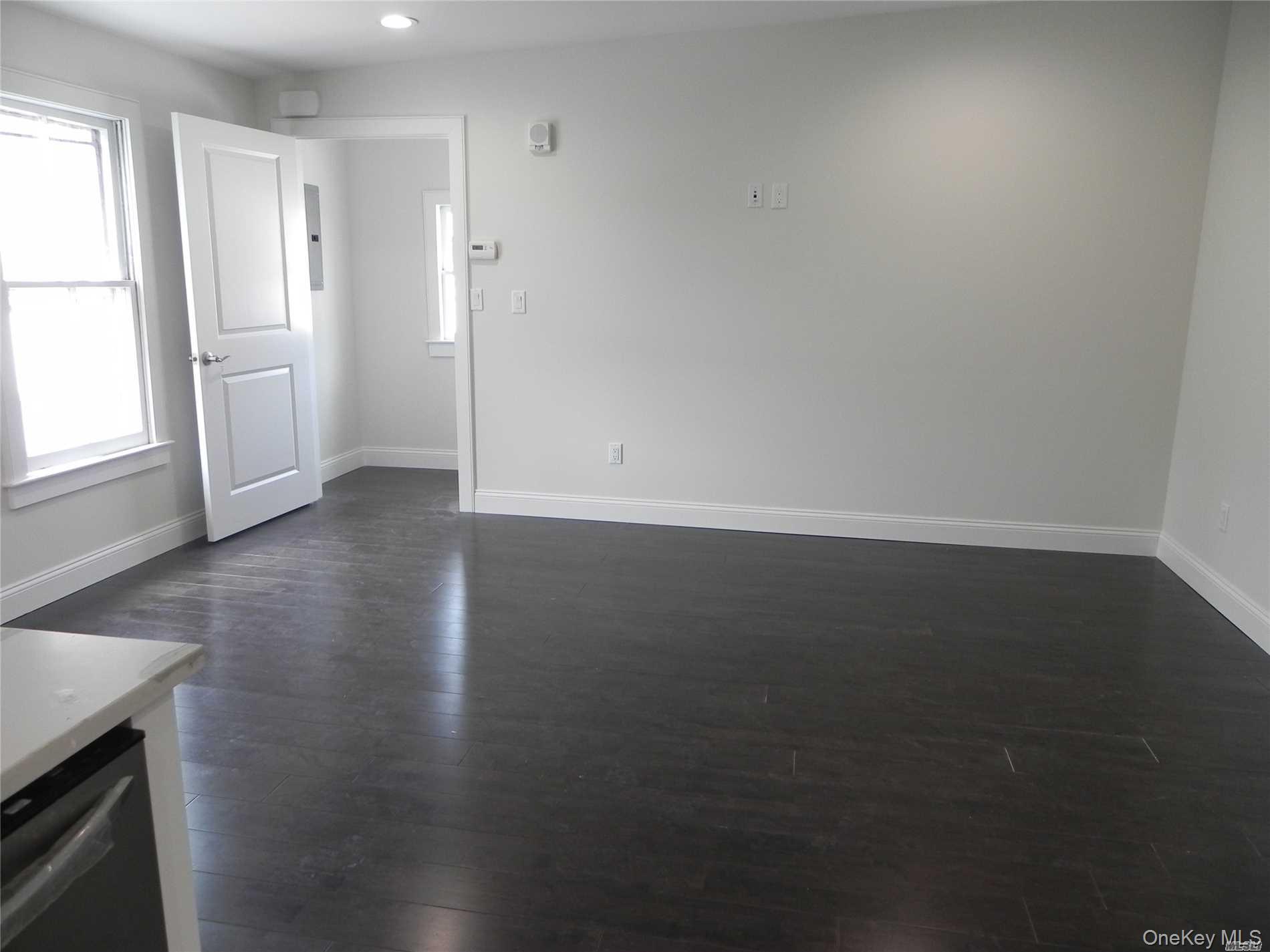 #7 photo, 3 Bryant Avenue, Roslyn , NY 11576