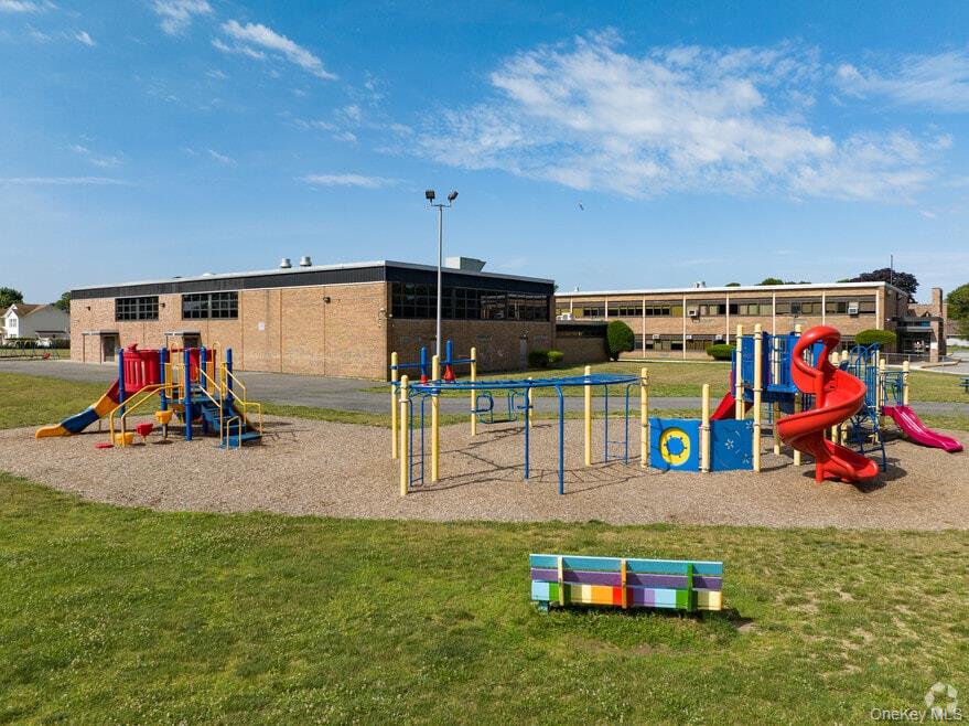 #4 photo, 5 Slade Place, সাফোক কাউন্টি Bay Shore , NY 11706