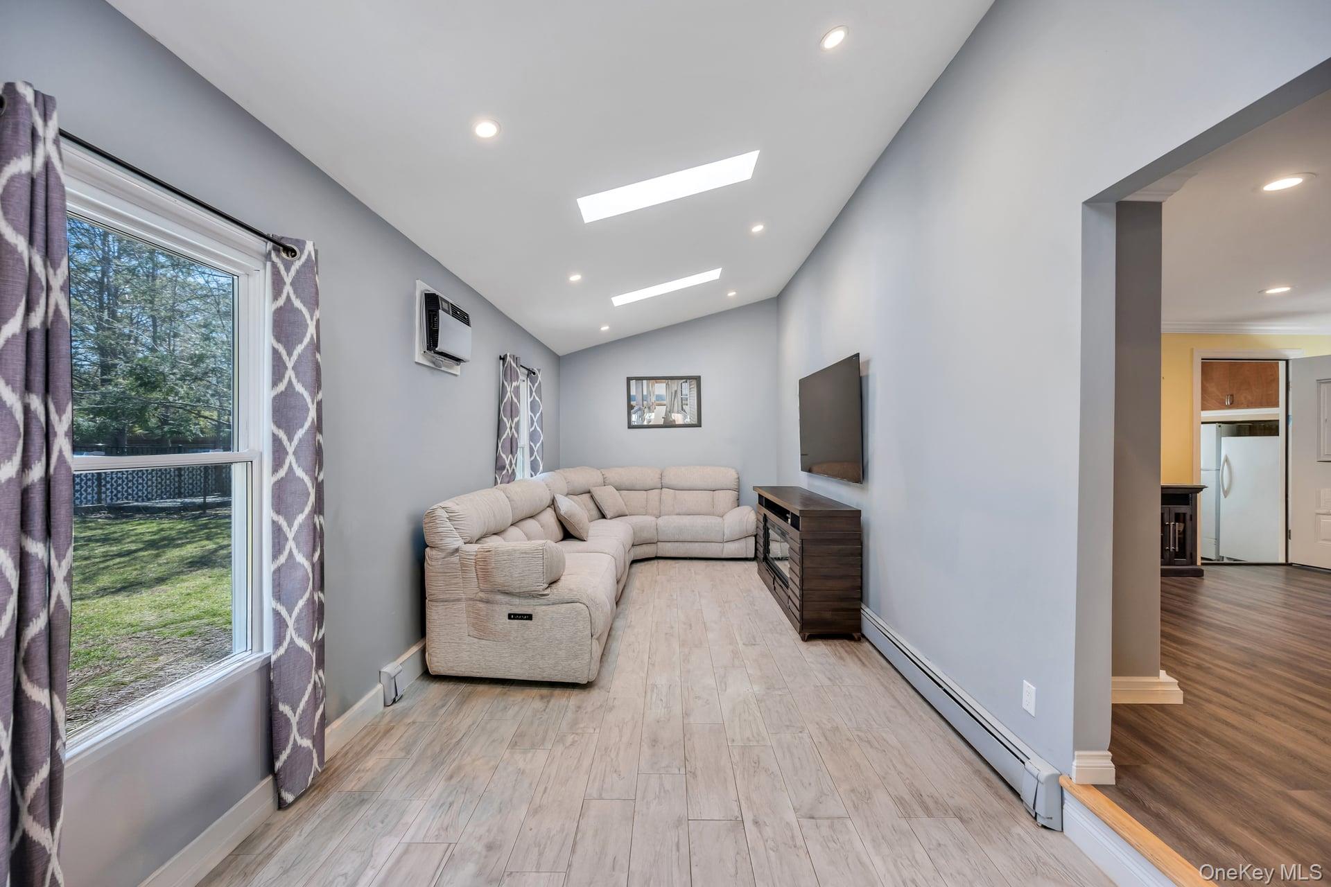 #12 photo, 1659 Lincoln Avenue, Bohemia , NY 11716