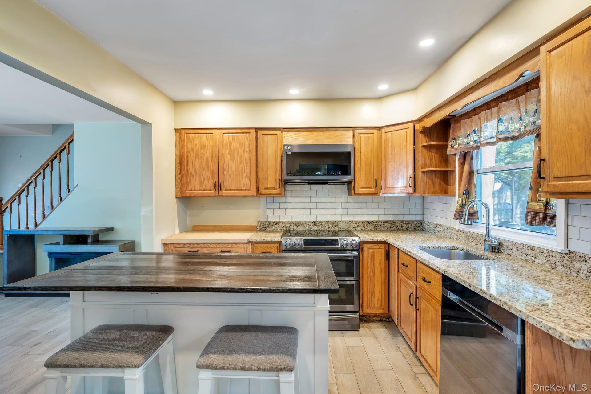 #20 photo, 1659 Lincoln Avenue, Bohemia , NY 11716