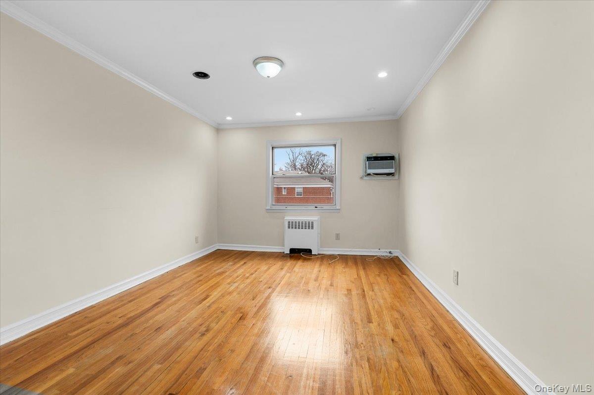 #20 photo, 87-18 Marengo Street, Hollis , NY 11423