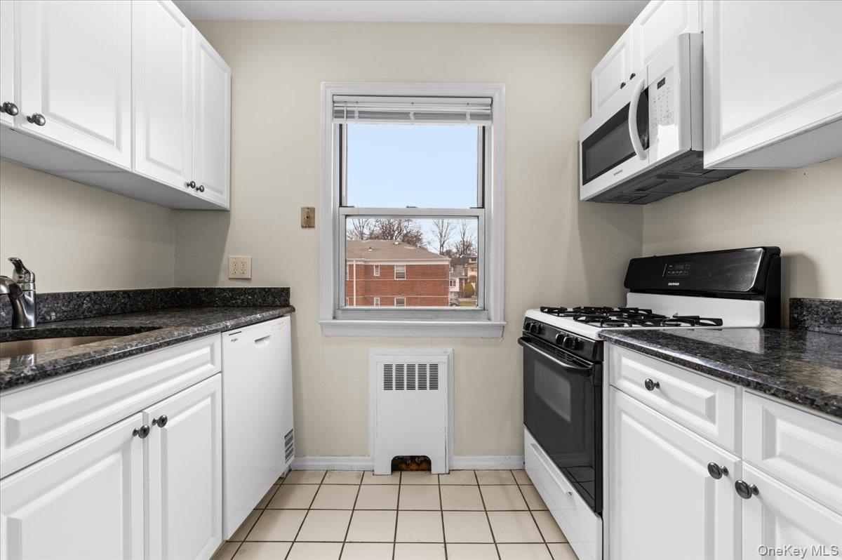 #8 photo, 87-18 Marengo Street, Hollis , NY 11423