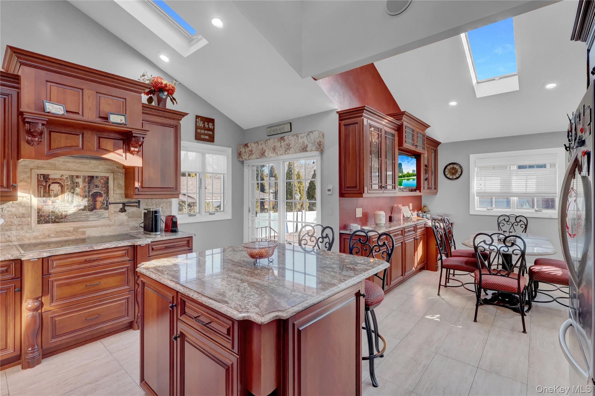 #14 photo, 646 Kildare Crescent, Seaford , NY 11783