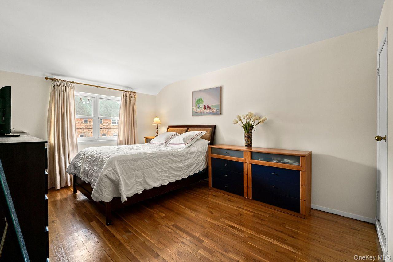 #9 photo, 24058 65th Avenue, Little Neck , NY 11362