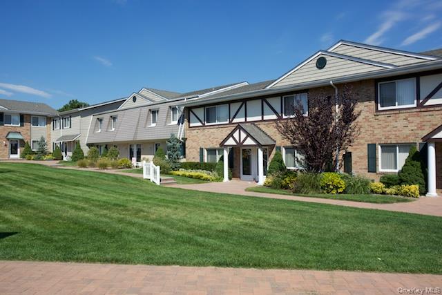 #1 photo, 7 Twilight Walk, Holbrook , NY 11741