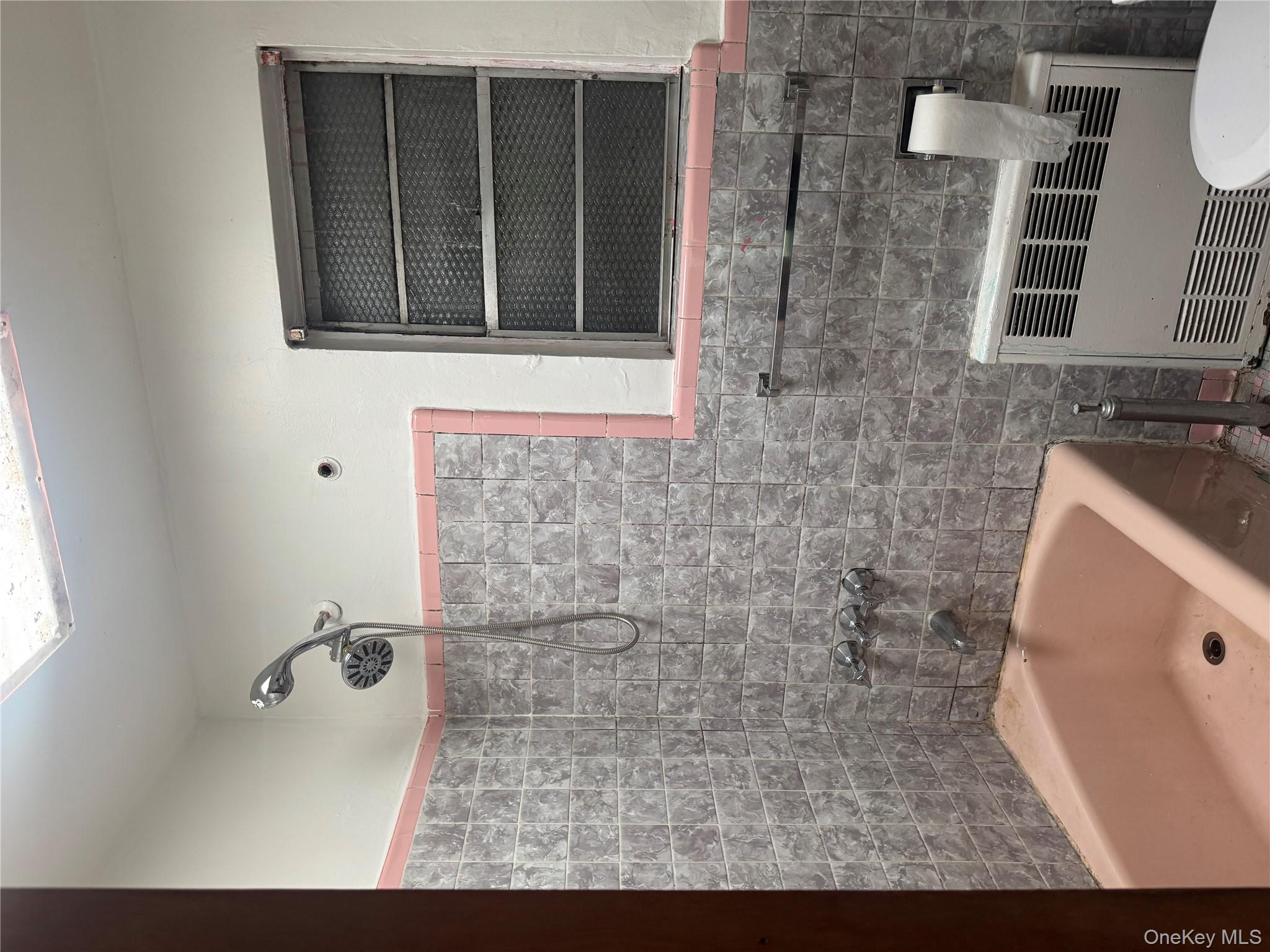 #4 photo, 41-18 149th Pl, Flushing , NY 11355