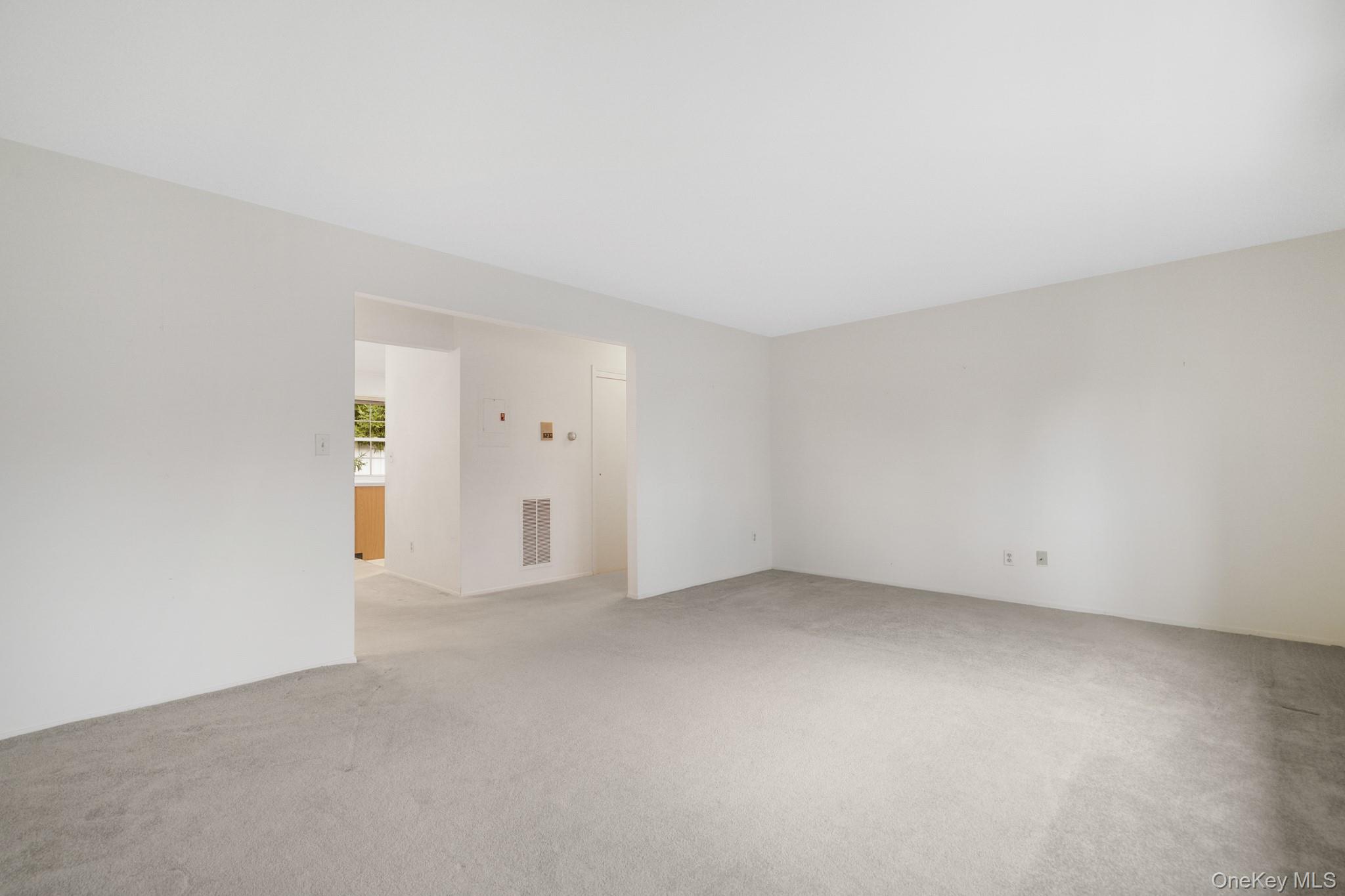 #14 photo, 422 Somerset Drive, Pearl River , NY 10965