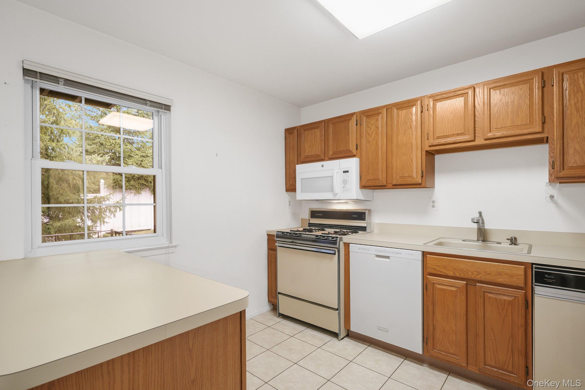 #8 photo, 422 Somerset Drive, Pearl River , NY 10965