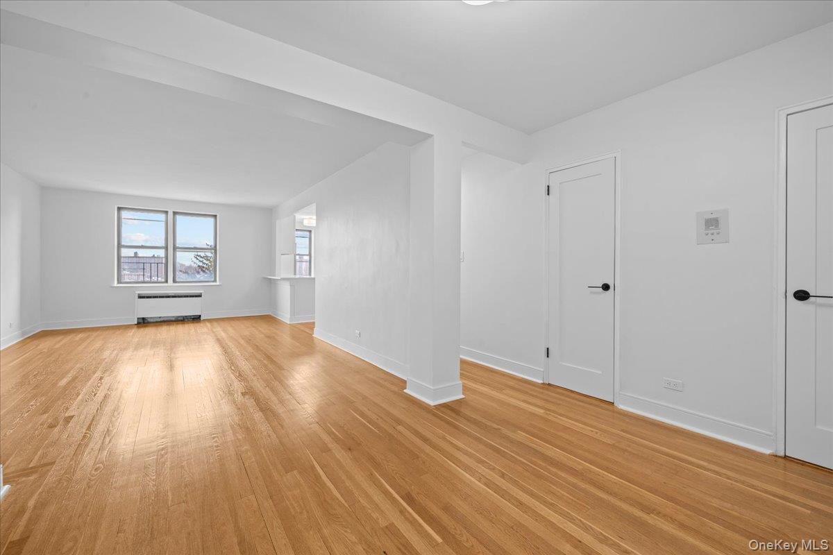 #7 photo, 445 W 240th Street, Bronx , NY 10463