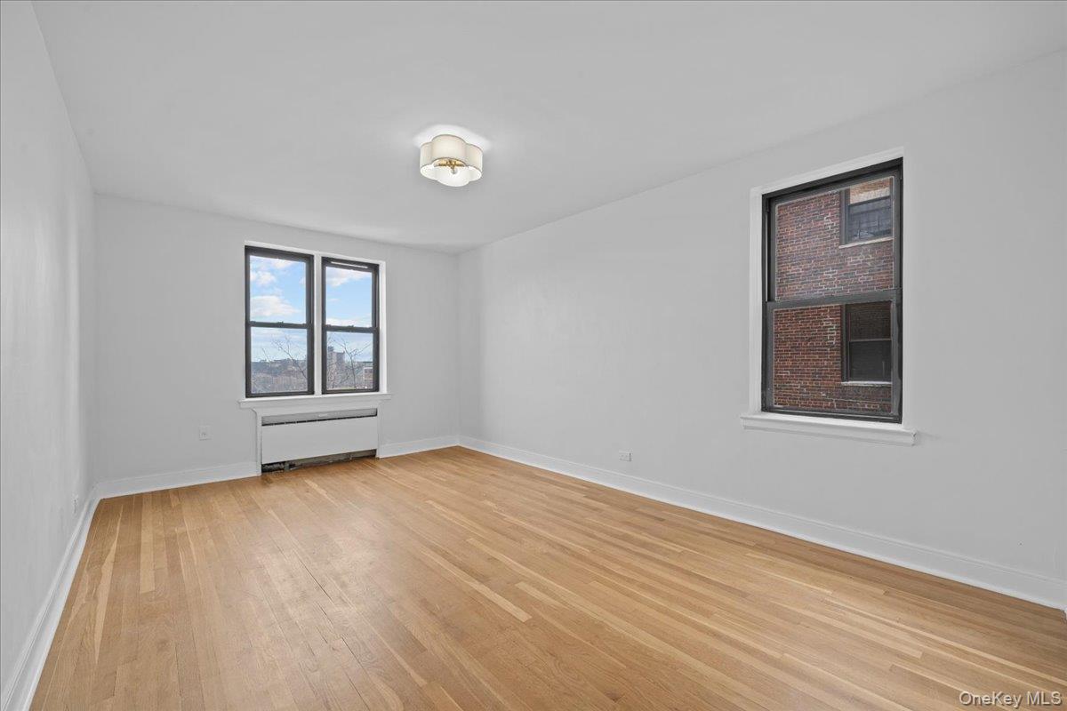 #9 photo, 445 W 240th Street, Bronx , NY 10463