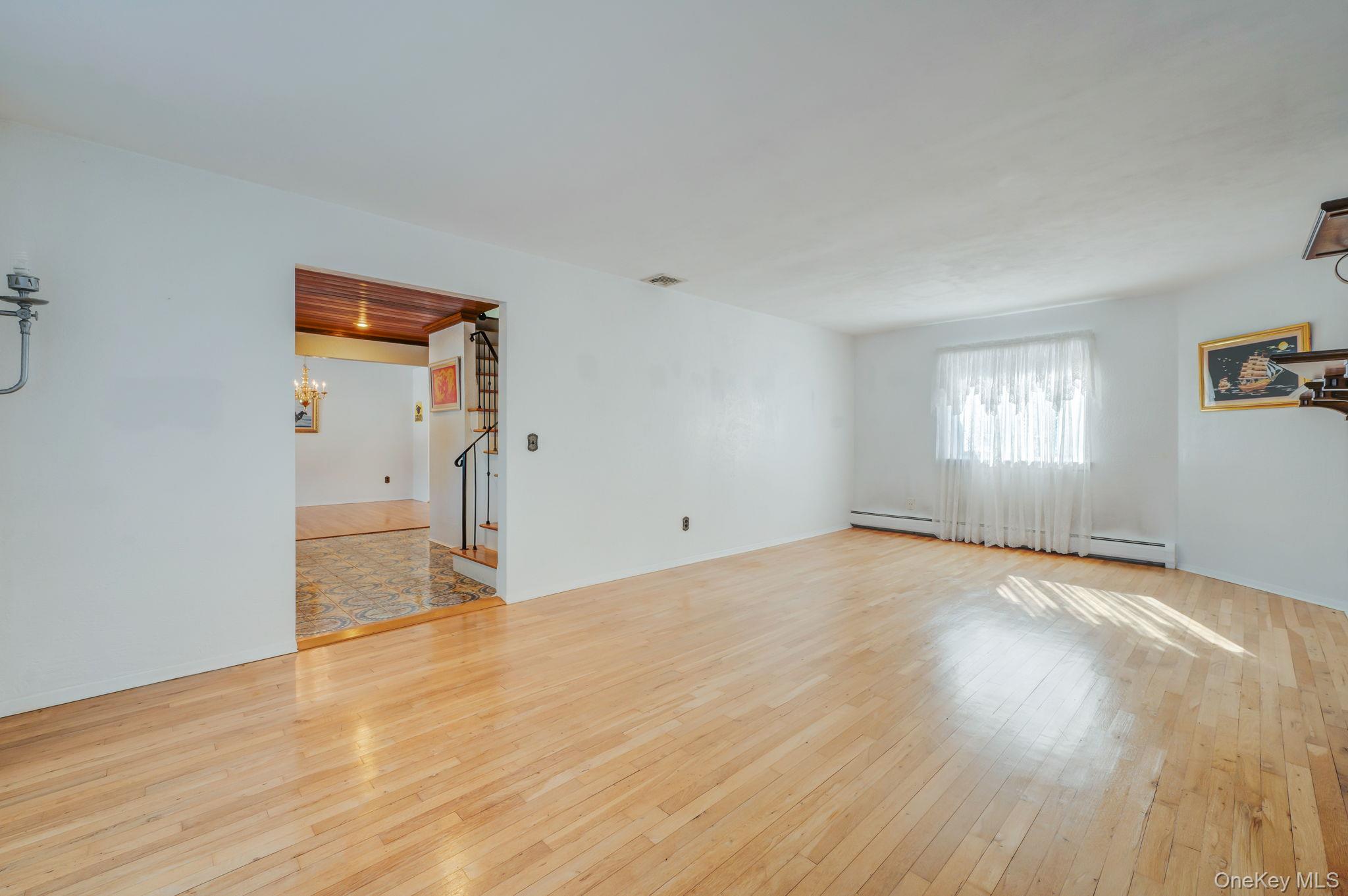 #8 photo, 3 New Jersey Court, Dix Hills , NY 11746