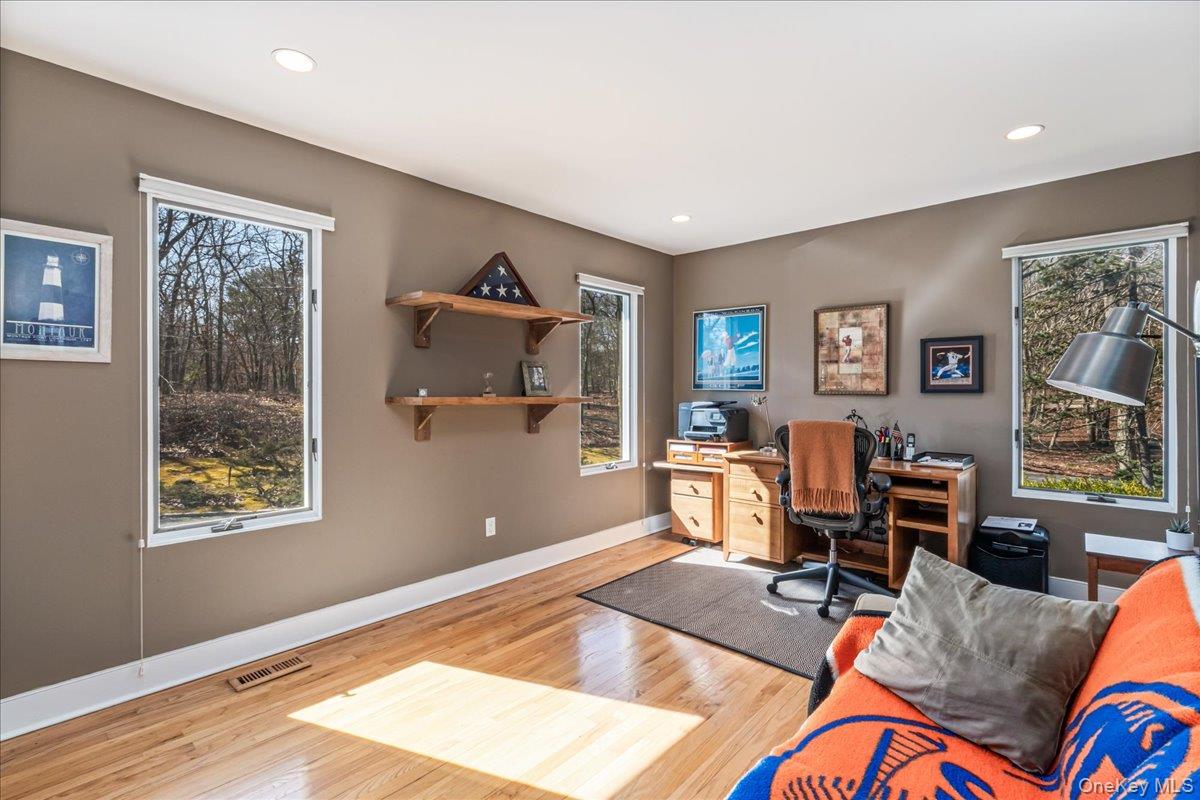 #16 photo, 24 Tanglewood Trail, সাফোক কাউন্টি Hampton Bays , NY 11946