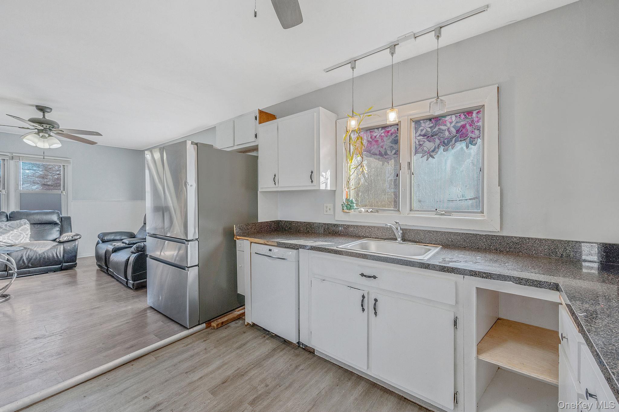 #11 photo, 64 Beech Avenue, সাফোক কাউন্টি Farmingville , NY 11738