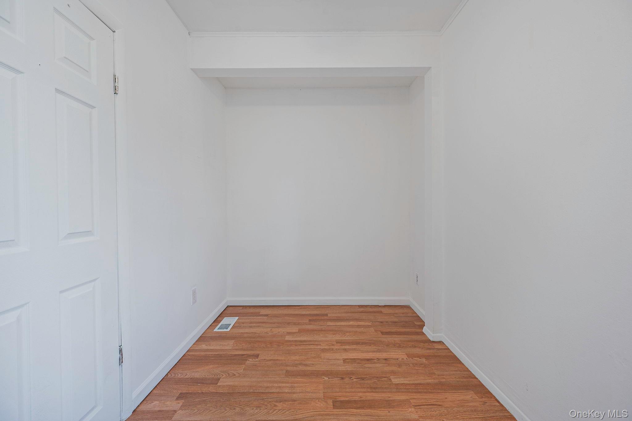 #17 photo, 64 Beech Avenue, সাফোক কাউন্টি Farmingville , NY 11738