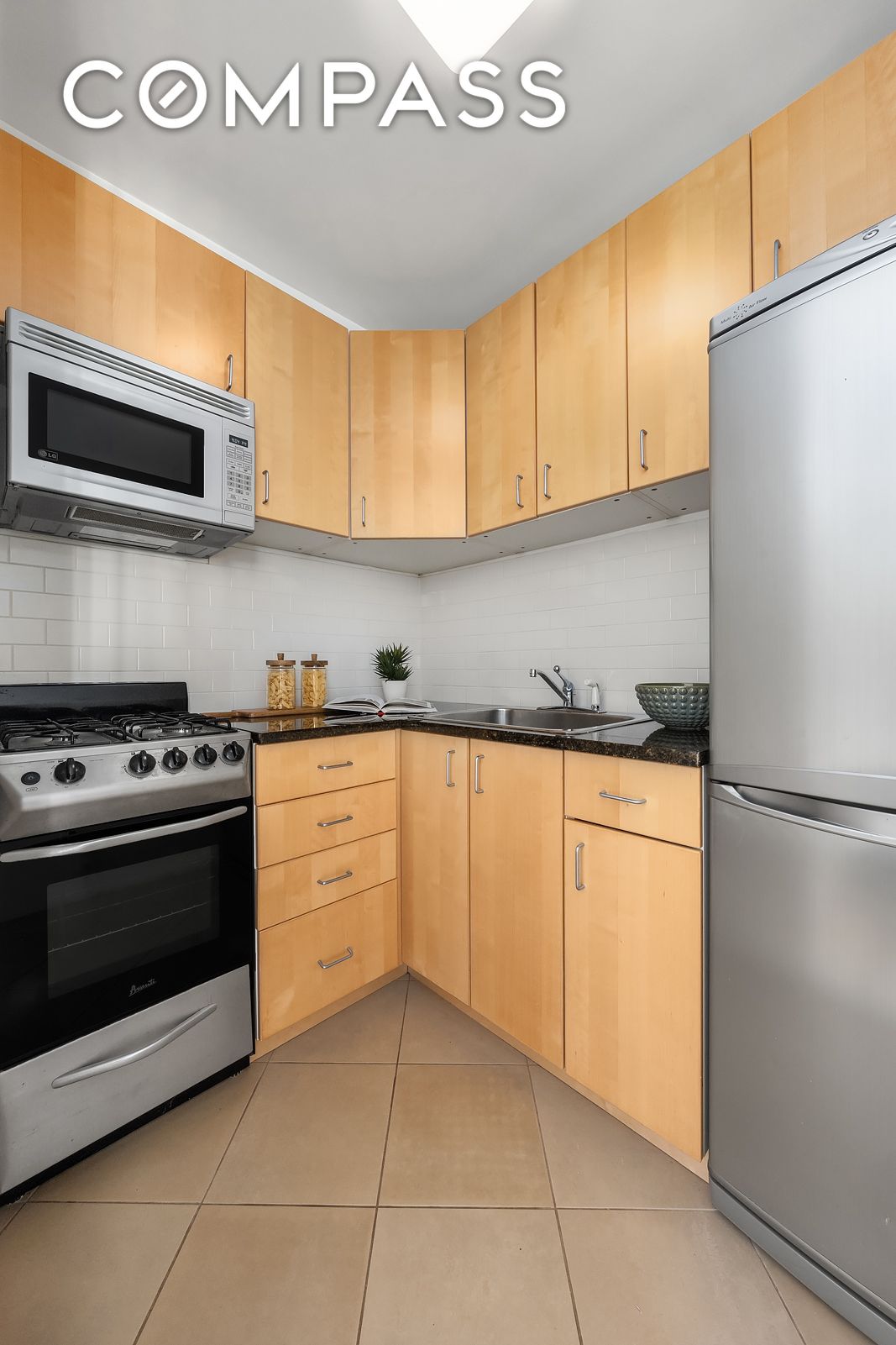 #6 photo, 101 W 12th Street, West Village , NY 10011