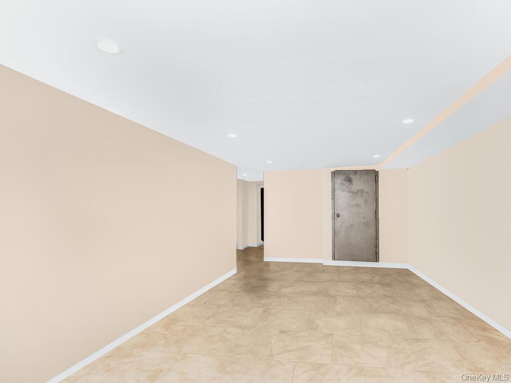 #13 photo, 1283 E 223rd Street, Bronx , NY 10466