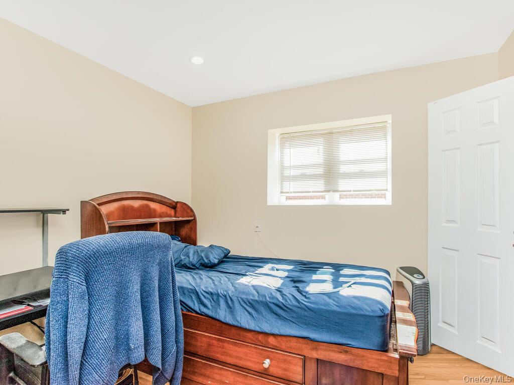 #15 photo, 1283 E 223rd Street, Bronx , NY 10466