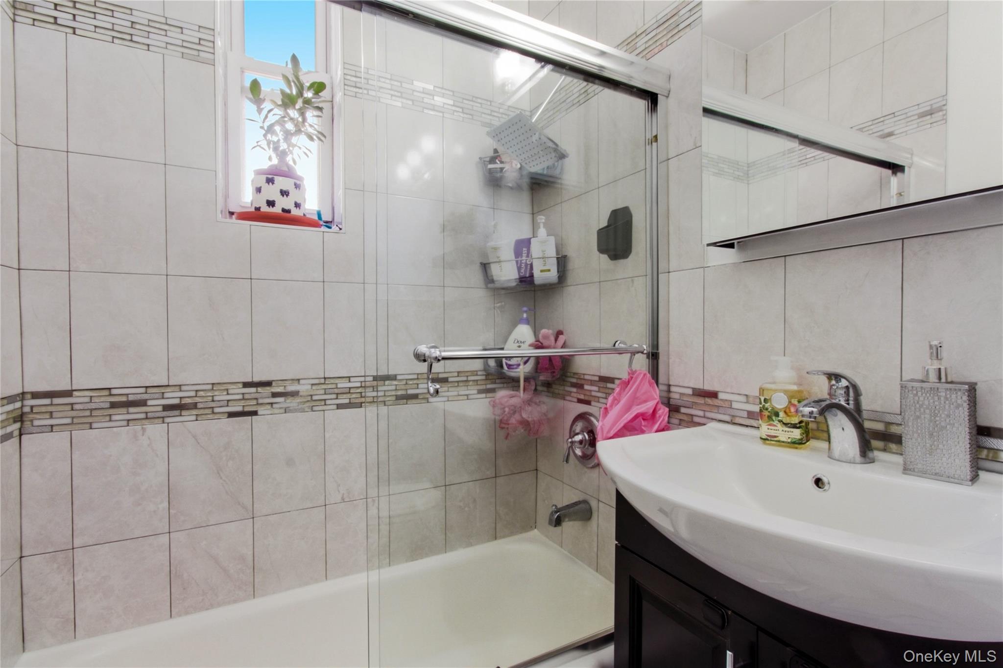 #16 photo, 245 Rumsey Road, Yonkers , NY 10701