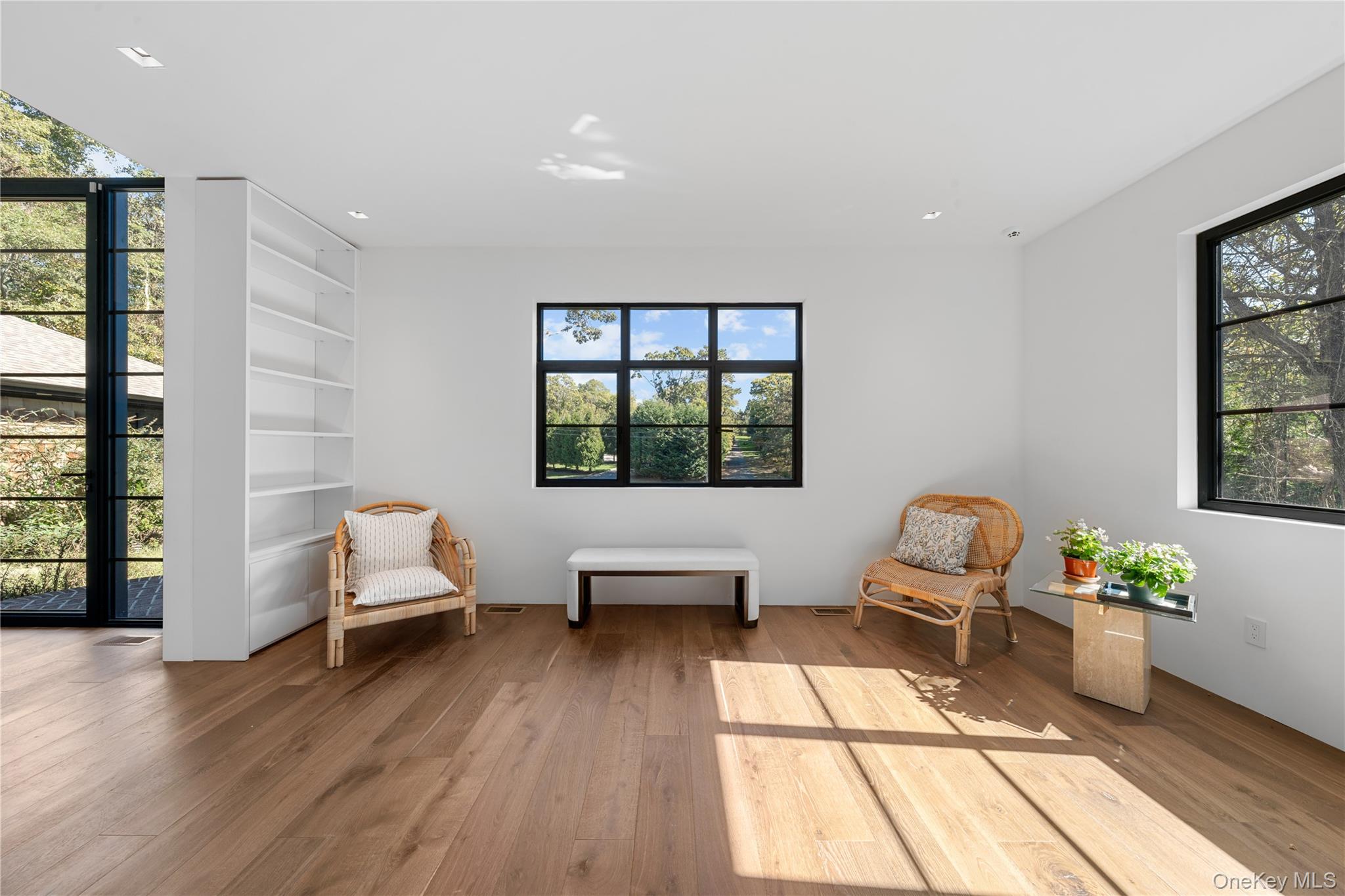 #10 photo, 15 Atterbury Road, Southampton , NY 11968