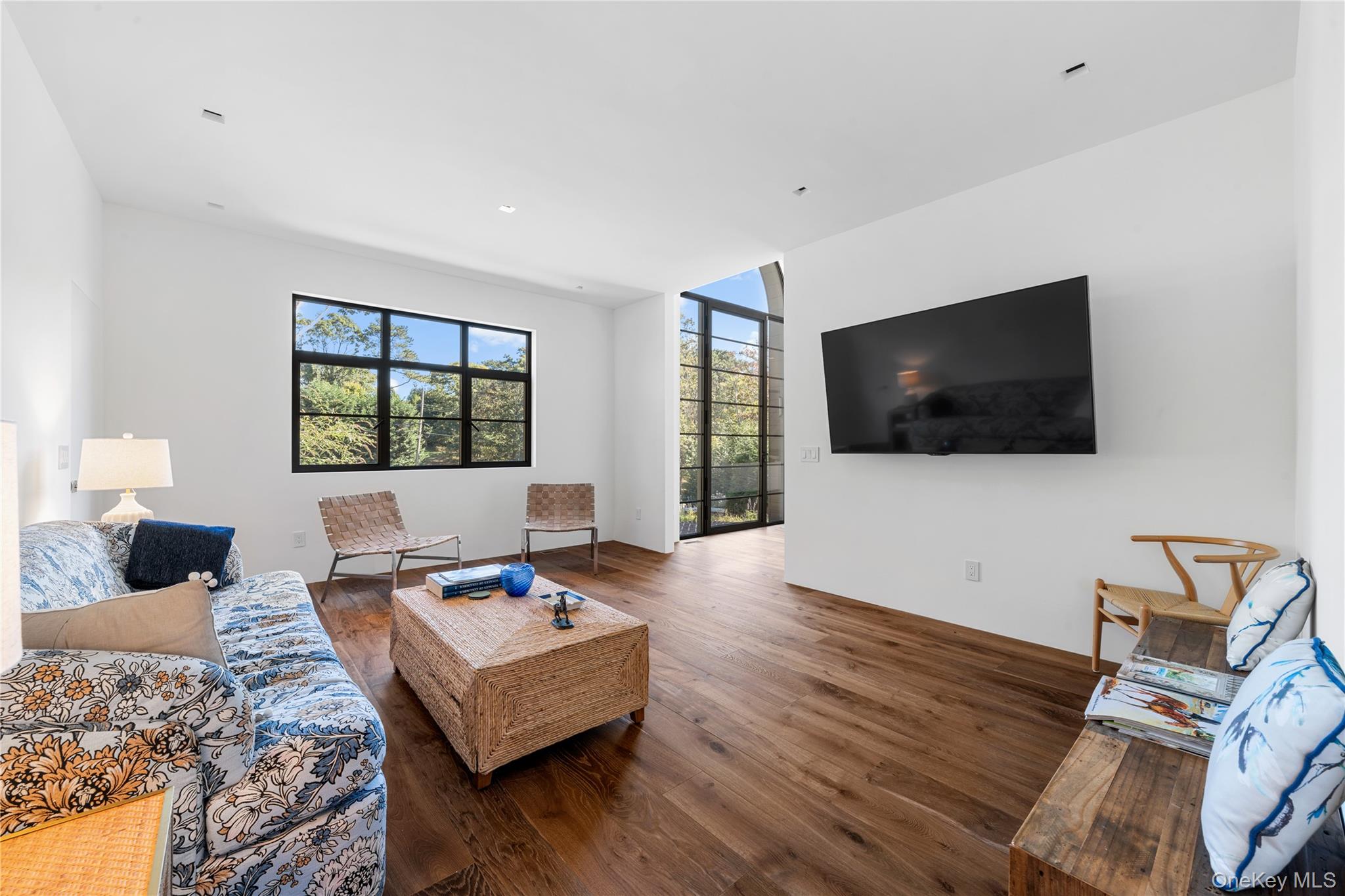 #20 photo, 15 Atterbury Road, Southampton , NY 11968