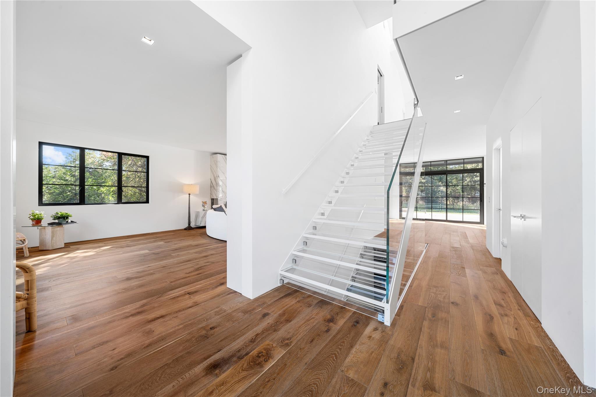 #7 photo, 15 Atterbury Road, Southampton , NY 11968