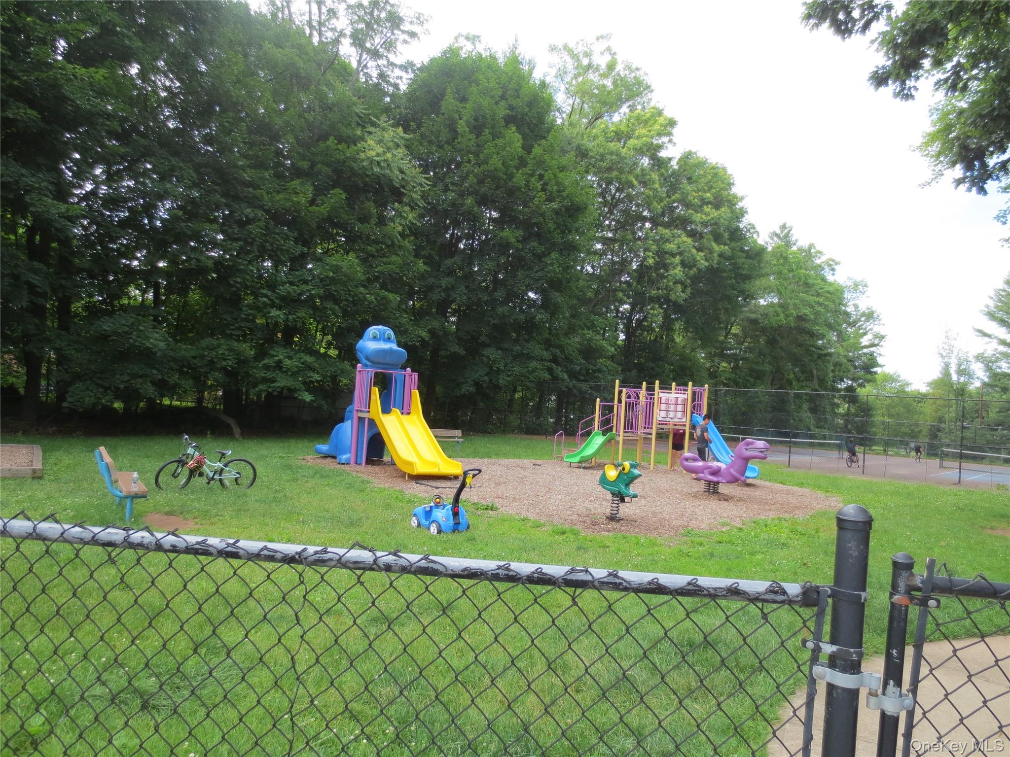 #14 photo, 4 Oxford Court, Suffern , NY 10901