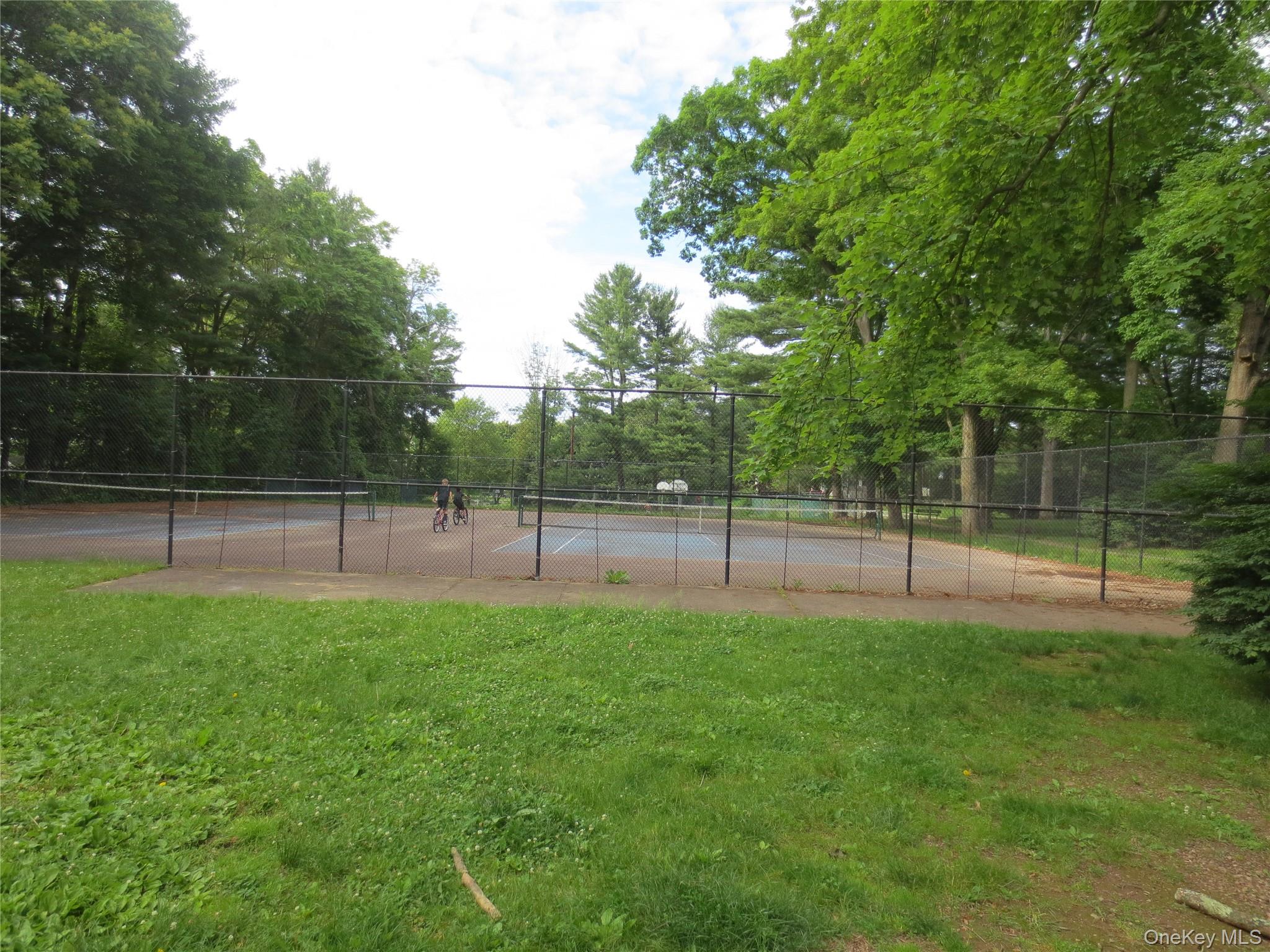 #15 photo, 4 Oxford Court, Suffern , NY 10901