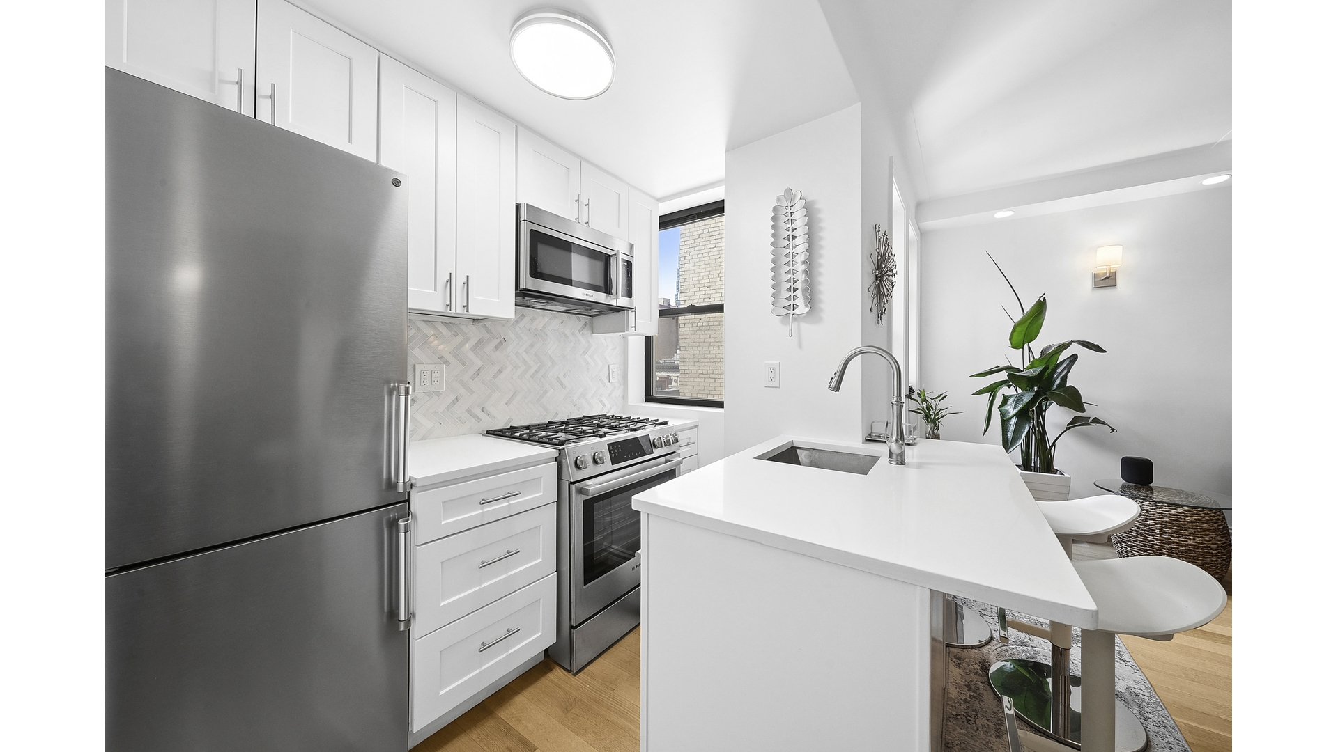 #5 photo, 41 W 72ND Street, Upper West Side , NY 10023