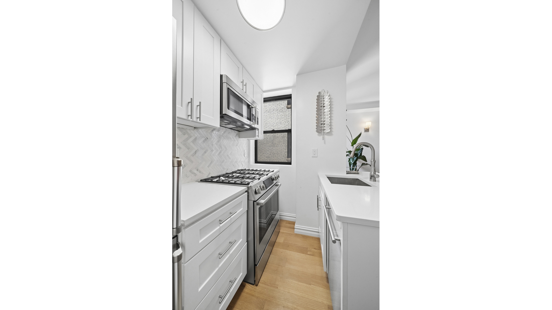 #6 photo, 41 W 72ND Street, Upper West Side , NY 10023