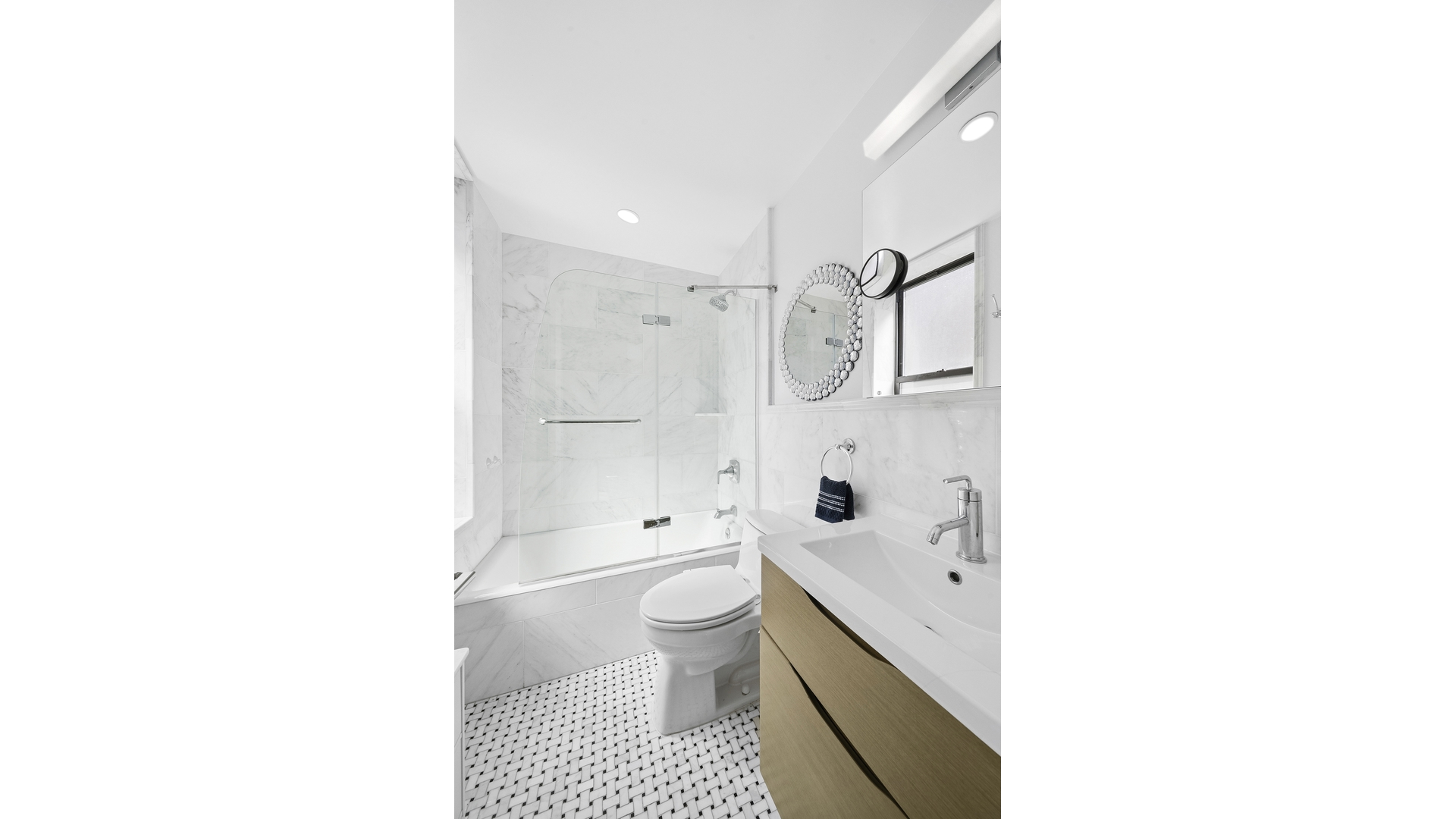 #7 photo, 41 W 72ND Street, Upper West Side , NY 10023